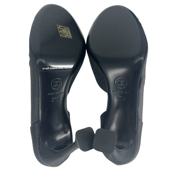 Chanel Resort 2023 CC Interlocking Crystal Logo Satin D'Orsay Pumps - Picture 16 of 16